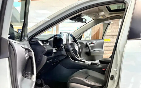 Toyota RAV4, 2020 год, 2 080 000 рублей, 4 фотография