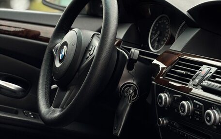 BMW 5 серия, 2004 год, 1 890 000 рублей, 8 фотография