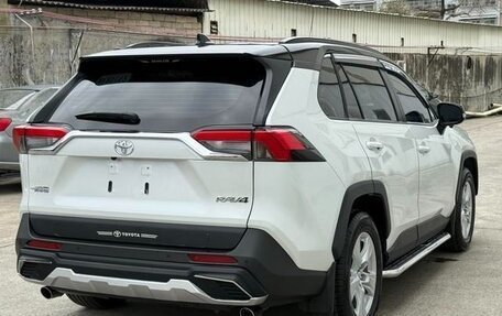 Toyota RAV4, 2022 год, 2 560 000 рублей, 4 фотография