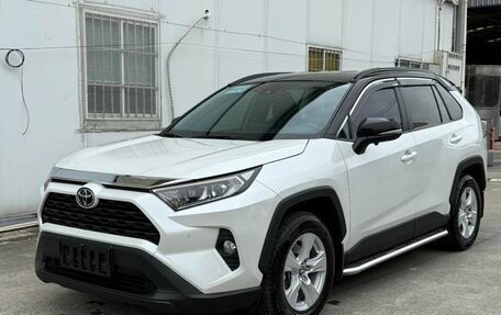 Toyota RAV4, 2022 год, 2 560 000 рублей, 2 фотография