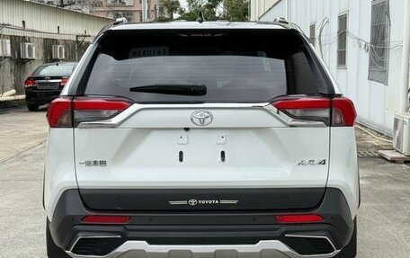 Toyota RAV4, 2022 год, 2 560 000 рублей, 5 фотография