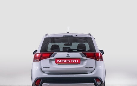 Mitsubishi Outlander III рестайлинг 3, 2016 год, 1 999 000 рублей, 3 фотография