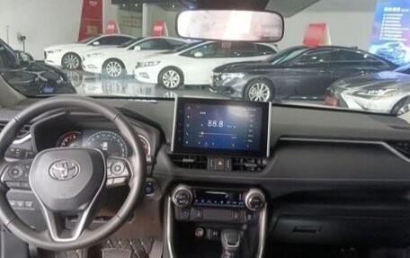 Toyota RAV4, 2022 год, 2 850 000 рублей, 2 фотография