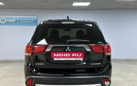 Mitsubishi Outlander III рестайлинг 3, 2018 год, 1 785 000 рублей, 6 фотография