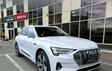 Audi e-tron I, 2019 год, 4 000 000 рублей, 1 фотография