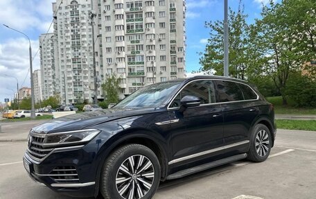 Volkswagen Touareg III, 2019 год, 4 500 000 рублей, 1 фотография