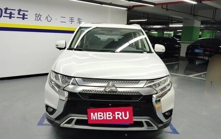 Mitsubishi Outlander III рестайлинг 3, 2020 год, 2 285 017 рублей, 2 фотография