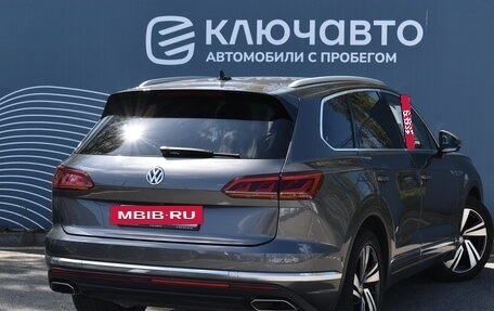 Volkswagen Touareg III, 2019 год, 5 600 000 рублей, 2 фотография