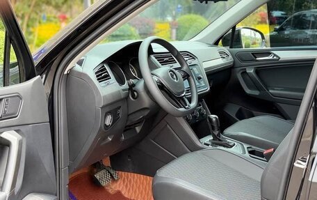 Volkswagen Tiguan II, 2021 год, 1 790 000 рублей, 7 фотография