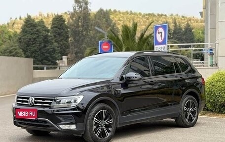 Volkswagen Tiguan II, 2021 год, 1 790 000 рублей, 2 фотография