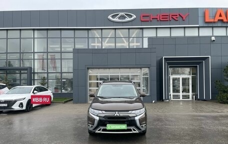 Mitsubishi Outlander III рестайлинг 3, 2021 год, 2 280 000 рублей, 2 фотография