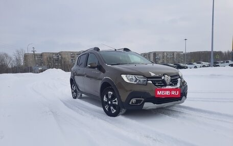 Renault Sandero II рестайлинг, 2019 год, 1 040 000 рублей, 2 фотография
