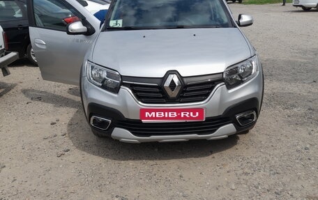 Renault Logan II, 2019 год, 900 000 рублей, 1 фотография