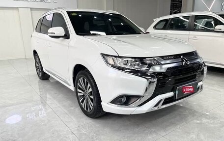 Mitsubishi Outlander III рестайлинг 3, 2021 год, 1 932 979 рублей, 1 фотография