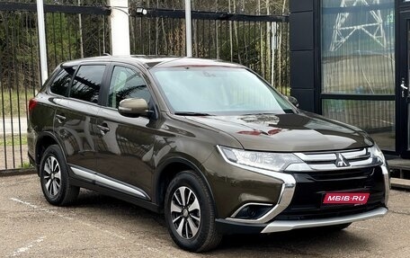 Mitsubishi Outlander III рестайлинг 3, 2018 год, 2 379 000 рублей, 1 фотография