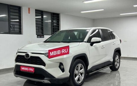 Toyota RAV4, 2021 год, 2 100 000 рублей, 1 фотография