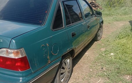 Daewoo Nexia I рестайлинг, 2003 год, 100 000 рублей, 3 фотография