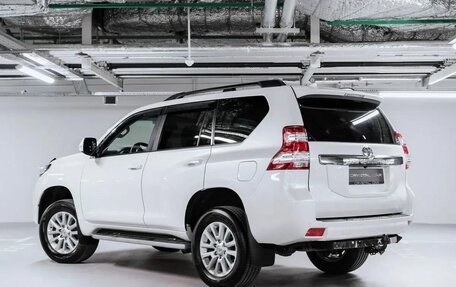 Toyota Land Cruiser Prado 150 рестайлинг 2, 2017 год, 4 050 000 рублей, 3 фотография