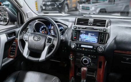 Toyota Land Cruiser Prado 150 рестайлинг 2, 2017 год, 4 050 000 рублей, 10 фотография