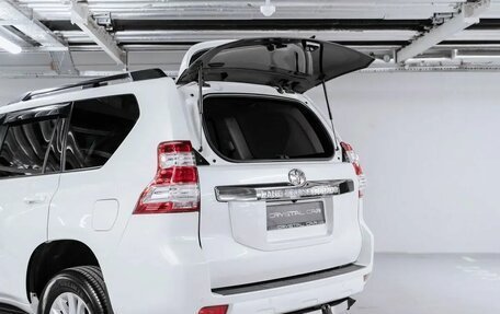 Toyota Land Cruiser Prado 150 рестайлинг 2, 2017 год, 4 050 000 рублей, 9 фотография