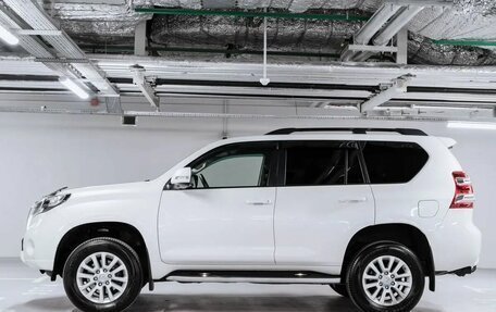 Toyota Land Cruiser Prado 150 рестайлинг 2, 2017 год, 4 050 000 рублей, 5 фотография