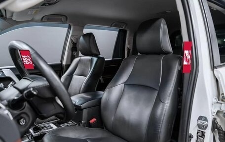 Toyota Land Cruiser Prado 150 рестайлинг 2, 2017 год, 4 050 000 рублей, 11 фотография