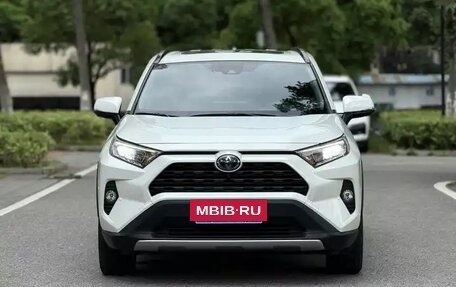 Toyota RAV4, 2021 год, 2 980 000 рублей, 4 фотография
