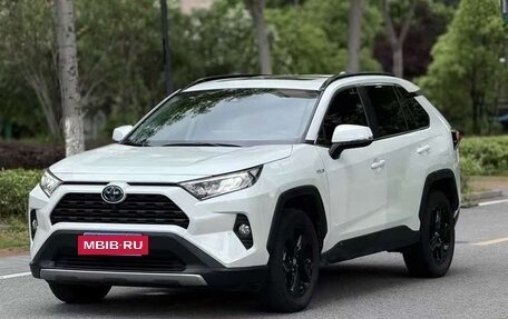 Toyota RAV4, 2021 год, 2 980 000 рублей, 2 фотография