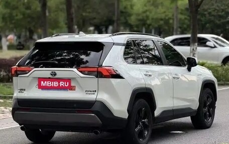 Toyota RAV4, 2021 год, 2 980 000 рублей, 3 фотография