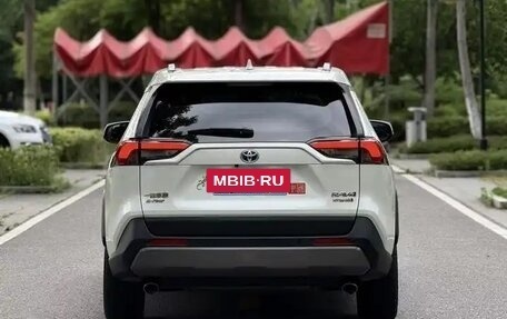 Toyota RAV4, 2021 год, 2 980 000 рублей, 6 фотография