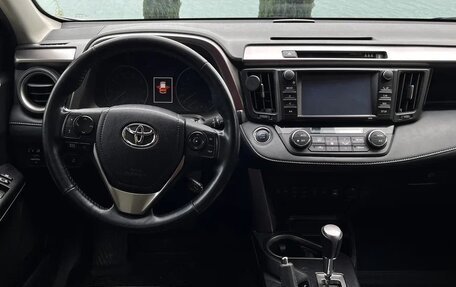Toyota RAV4, 2018 год, 2 490 000 рублей, 12 фотография