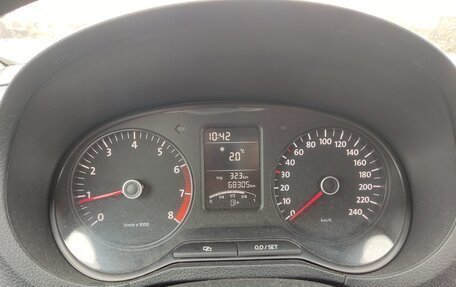 Volkswagen Polo VI (EU Market), 2011 год, 850 000 рублей, 2 фотография