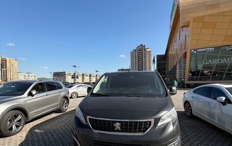 Peugeot Traveller I, 2018 год, 2 300 000 рублей, 2 фотография