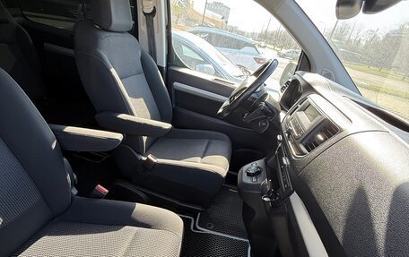 Peugeot Traveller I, 2018 год, 2 300 000 рублей, 6 фотография