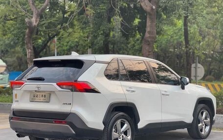 Toyota RAV4, 2022 год, 2 600 000 рублей, 4 фотография