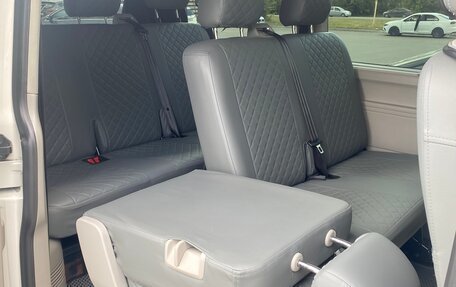 Volkswagen Caravelle T6 рестайлинг, 2016 год, 3 550 000 рублей, 17 фотография