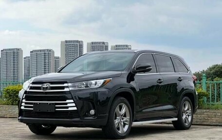 Toyota Highlander III, 2021 год, 3 370 000 рублей, 2 фотография