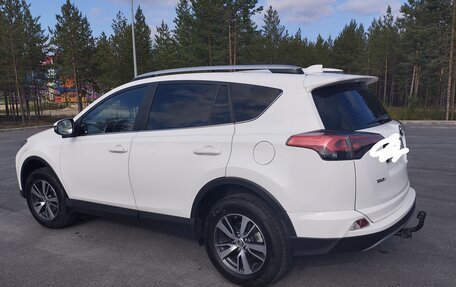 Toyota RAV4, 2017 год, 2 300 000 рублей, 3 фотография