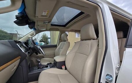 Toyota Land Cruiser Prado 150 рестайлинг 2, 2021 год, 4 150 014 рублей, 6 фотография
