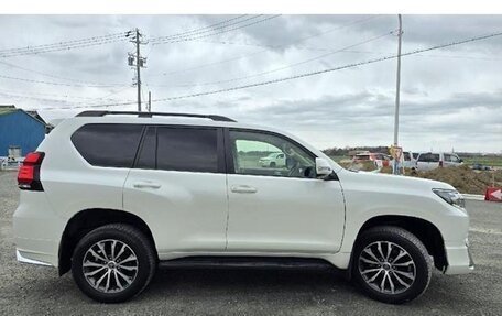 Toyota Land Cruiser Prado 150 рестайлинг 2, 2021 год, 4 150 014 рублей, 3 фотография