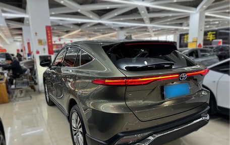 Toyota Harrier, 2022 год, 3 710 000 рублей, 2 фотография