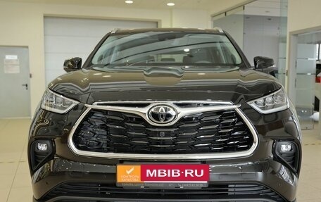 Toyota Highlander, 2024 год, 6 400 000 рублей, 2 фотография