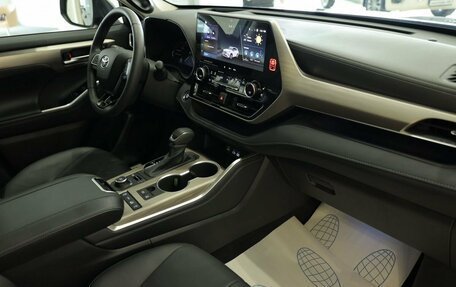 Toyota Highlander, 2024 год, 6 400 000 рублей, 10 фотография