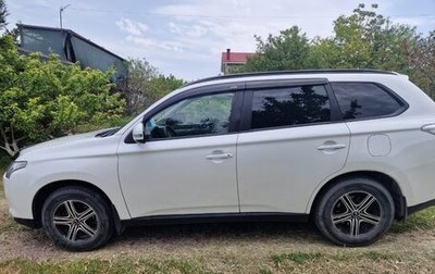 Mitsubishi Outlander III рестайлинг 3, 2013 год, 1 490 000 рублей, 1 фотография