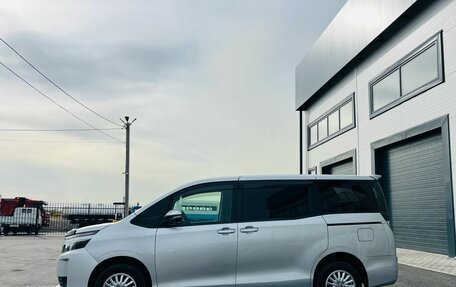 Toyota Voxy III, 2014 год, 1 899 999 рублей, 3 фотография