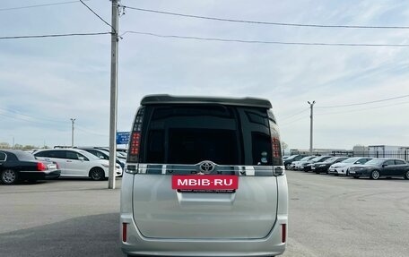 Toyota Voxy III, 2014 год, 1 899 999 рублей, 5 фотография