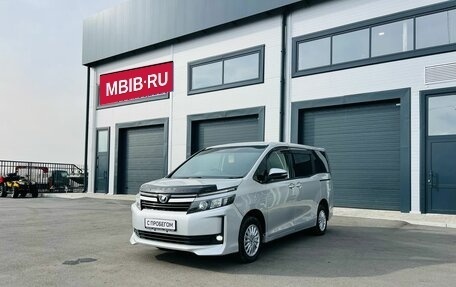 Toyota Voxy III, 2014 год, 1 899 999 рублей, 2 фотография