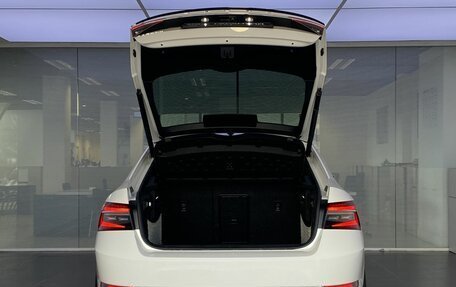 Skoda Superb III рестайлинг, 2019 год, 3 150 000 рублей, 10 фотография