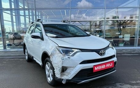 Toyota RAV4, 2016 год, 1 899 000 рублей, 2 фотография