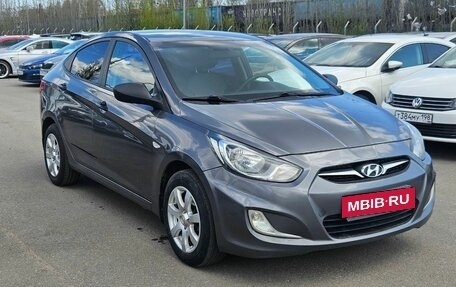 Hyundai Solaris II рестайлинг, 2011 год, 580 000 рублей, 3 фотография